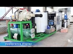 از عملکرد خارق العاده ی یک ماشین 15 تن یخ مکعب استفاده می کنیم.