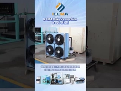 دستگاه یخ فلک در حال پاک کردن یخ است