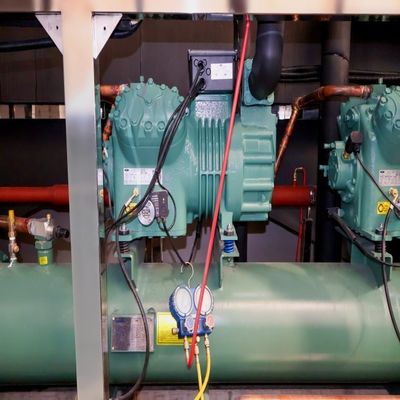 دستگاه یخ 10 تن با بسته بندی خودکار سفارشی و 22x22x22 میلی متر اندازه یخ مکعب